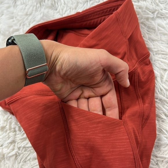 Lululemon Time To Sweat Crop *23" Stride Emboss Cayenne - Picture 4 of 6